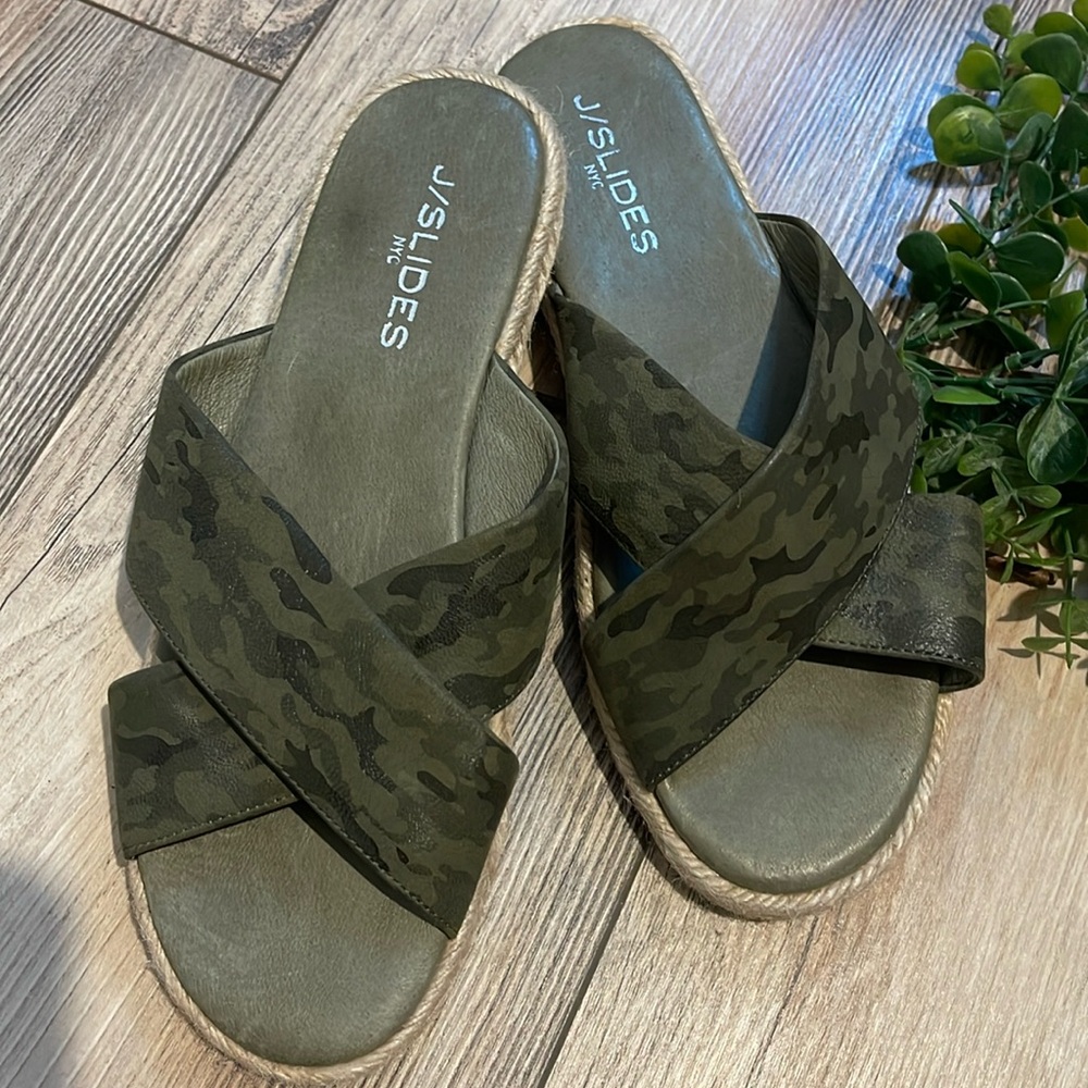 J/Slides NYC Camo Leather Criss-Cross Espadrille Flat Sandals Size 7.5